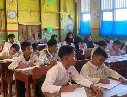 Derita Anak-anak 3 SDN Bekasi yang Belajar di Bawah Proyek Tol