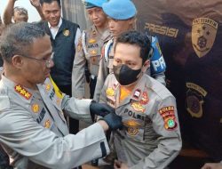 Polisi Gadungan di Bekasi Beli Seragam dan KTA di Pasar Pramuka Jaktim