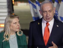 Pakaian Mirip Warna Bendera Palestina Netanyahu-Sara Dirujak Netizen