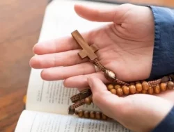Susunan Doa Rosario Minggu 16 November 2025: Merenungkan Kemuliaan Tuhan