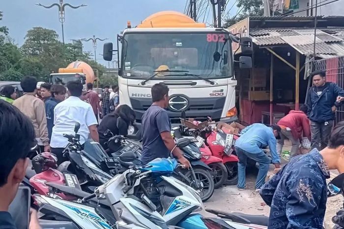 Truk Molen Tabrak 13 Motor di Kalimalang Bekasi, Diduga Sopir Mengantuk