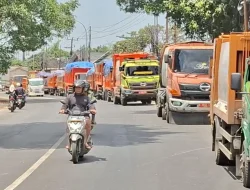 Antrean Truk Sampah Bantargebang Mengular 8 Km